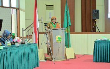 Kepala Dharma Wanita Persatuan (DWP) Sumbar raih gelar doktor. (dok. istimewa)