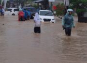 Kondisi banjir di depan RSUD Rasyidin Padang. (dok. istimewa)