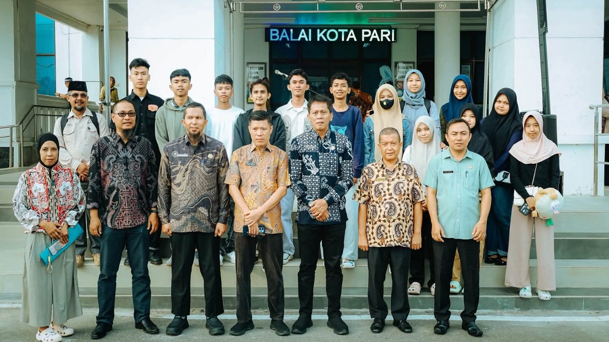 Mahasiswa program Saga Saja Plus di Pariaman diberangkatkan ke kampus di Pulau Jawa. (dok. istimewa)
