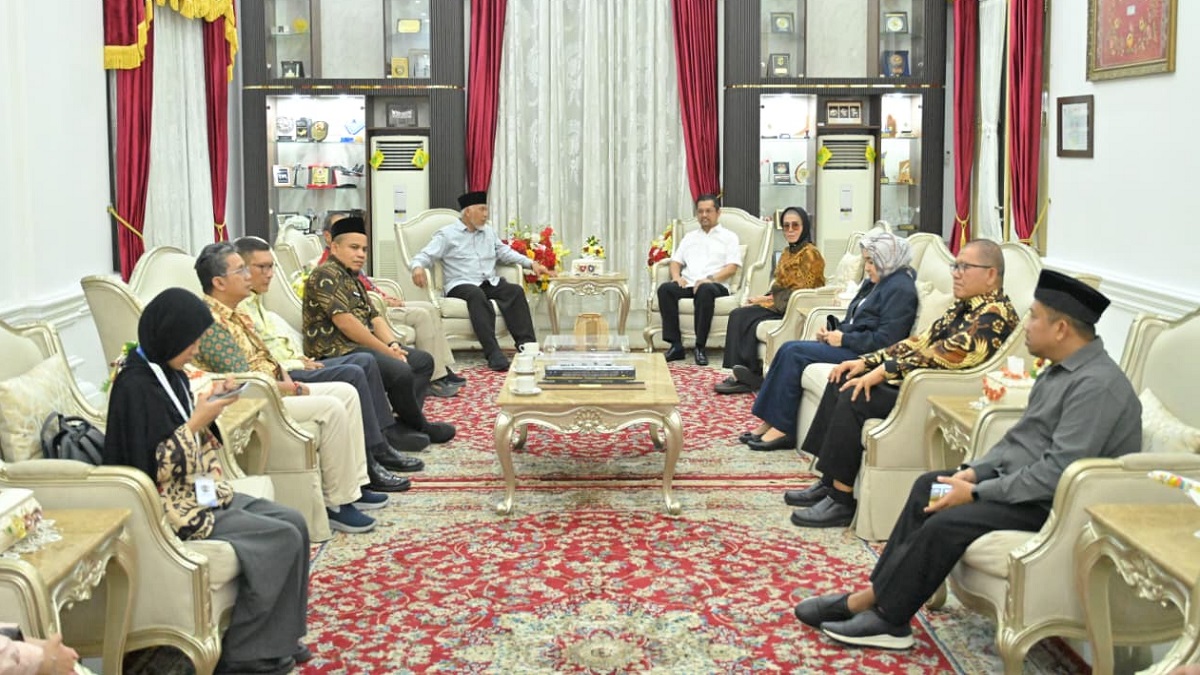 Gubernur Sumatera Barat, Mahyeldi Ansharullah menerima kunjungan Tim Penilai Indonesia Muslim Travel Index (IMTI) 2026 di Istana Gubernuran, Kamis (27/8/2026). (Dok. Makopim/Ab)