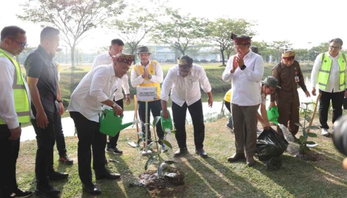 Menteri Lingkungan Hidup-PTPN IV PalmCo Luncurkan Gerakan Tanam 1,5 Juta Pohon