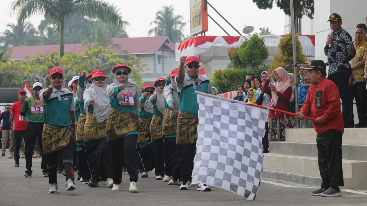 Pelepasan para peserta gerak jalan dalam peringata HUT RI ke-81. (dok. istimewa)