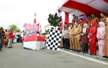 Pawai Alegoris HUT Ke-81 Kemerdekaan RI di Kota Pariaman Meriah