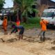 Pembersihan material pascabanjir di Padang. (dok. Prokopim)