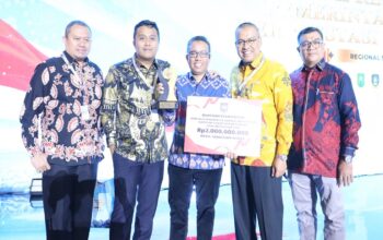 Pemprov Sumbar terima penghargaan. (dok. adpsb)