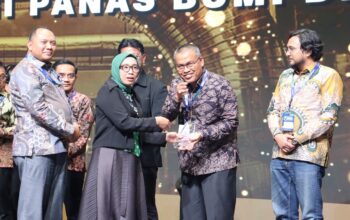 Pemprov Sumbar Raih Penghargaan Pendukung Investasi Panas Bumi dari Kementerian ESDM