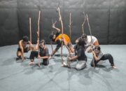 TEKS Karya teater Bala Bhumi sutradara Afrizal Harun dari Komunitas Seni Hitam Putih saat proses latihan menyoroti kerusakan lingkungan dan bencana ekologis dipentaskan pada Rabu, 2 September 2026 di Taman Budaya Sumbar. Setelah pementasan dilanjutkan diskusi publik yang dipantik Khalid Saifullah (aktivis lingkungan). (Foto Denny Cidaik for Radarsumbar)
