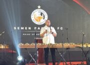 Presiden klub Semen Padang FC Andre Rosiade beri sambutan saat launching tim. (dok. istimewa)