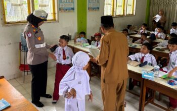 Satlantas Polres Pasbar kunjungi sekolah. (dok. istimewa)