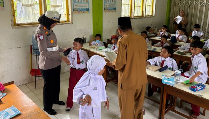 Satlantas Polres Pasaman Barat Edukasi Tertib Lalu Lintas Sejak Dini ke Pelajar SD