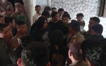 Satpol PP Padang amankan pria yang melakukan pencurian di Pasar Raya Padang. (dok. istimewa)