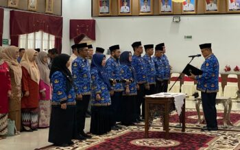 Sekdaprov Sumbar lantik pejabat administrator. (dok. adpsb)