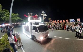 Semen Padang meriahkan pawai telong-telong HJK Padang. (dok. Humas Semen Padang)