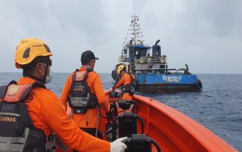 Kapal TB Simponi Terbakar di Perairan Padang, Satu Orang Meninggal