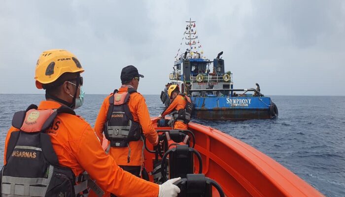Kapal TB Simponi Terbakar di Perairan Padang, Satu Orang Meninggal