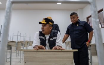 Wagub Sumbar Vasko Ruseimy mengecek kesiapan Sekolah Rakyat di Dharmasraya. (dok. istimewa)