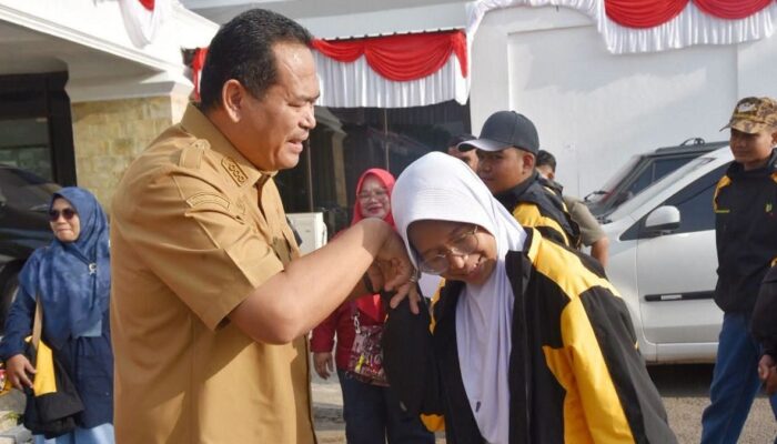 Wali Kota Pariaman Lepas Kontingen Kwarcab Kota Pariaman Ikuti Jamnas di Cibubur