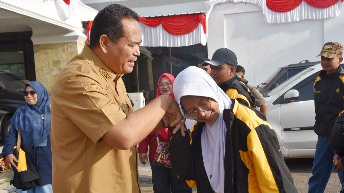 Wali Kota Pariaman lepas rombongan jambore nasional. (dok. istimewa)