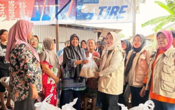 Banjir Rendam Padang, Andre Rosiade Gerak Cepat Salurkan Ribuan Nasi Bungkus untuk Warga Terdampak