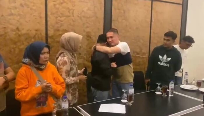 Tak Ingin Polemik Berlarut, Dirreskrimum Polda Sumbar dan Pengendara Mobil Pilih Berdamai