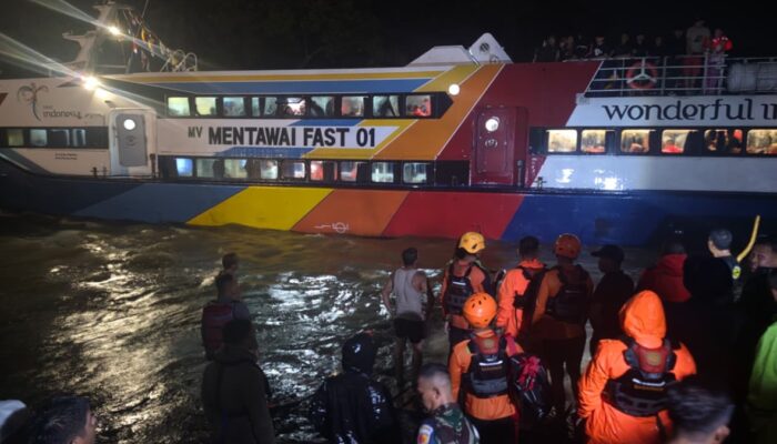 Kapal Mentawai Fast Kandas di Muaro Padang, 306 Penumpang Berhasil Dievakuasi