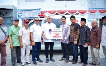 Andre Rosiade Serahkan Ambulans untuk Warga Nagari Kubang, Percepat Layanan Kesehatan