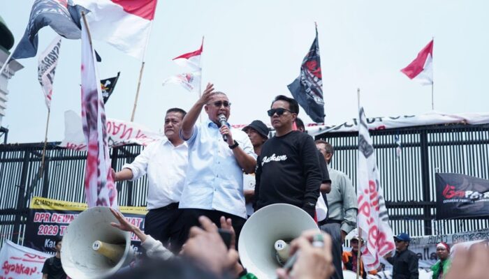Andre Rosiade dkk Temui Massa AMPB di Depan DPR, Tegaskan RUU Perampasan Aset Disahkan Tahun Ini