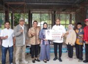 Andre Rosiade Serahkan Bantuan untuk Pembangunan Masjid Al-Hidayah Polres Arosuka Solok
