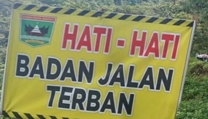 Jalan Penghubung Koto Gadang Menuju Bukittinggi Amblas, Arus Lalu Lintas Dialihkan