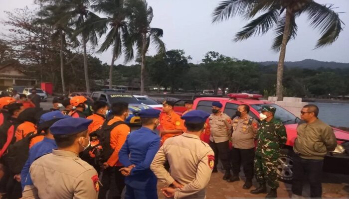 Tiga KRI Dikerahkan Cari Lima Jurnalis Hilang di Gunung Anak Krakatau