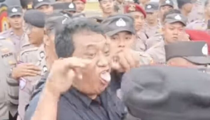Polisi Julurkan Lidah saat Amankan Demo, Polda Bengkulu Beri Sanksi Disiplin