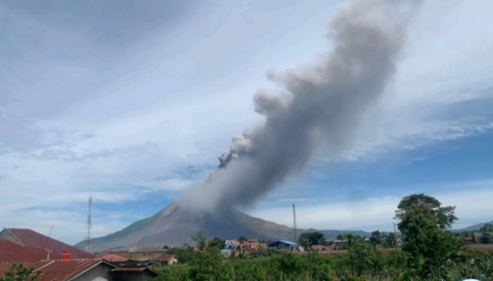 Status Gunung Sinabung Naik Jadi Siaga, Pemkab Karo Evakuasi Warga