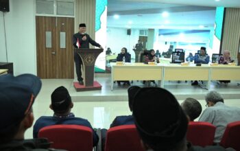 Gubernur Mahyeldi beri sambutan di acara pengukuhan pengurus pengajar bahasa Arab (IMLA). (dok. istimewa)