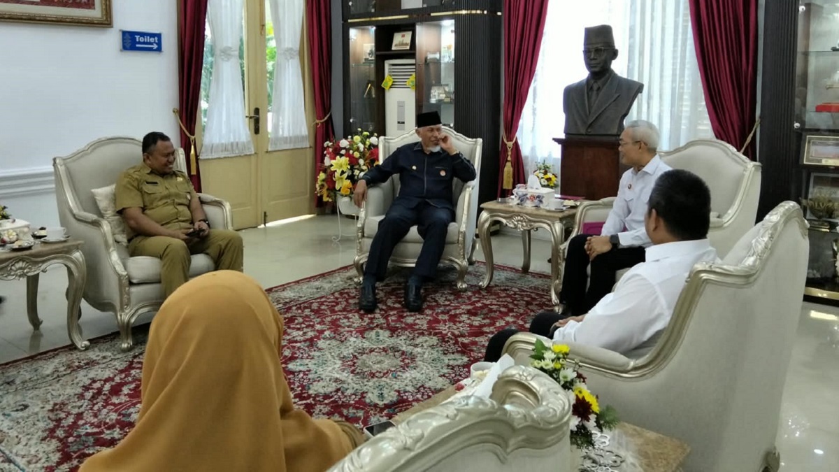 Gubernur Mahyeldi bertemu perwakilan tim Densus 88. (dok. istimewa)