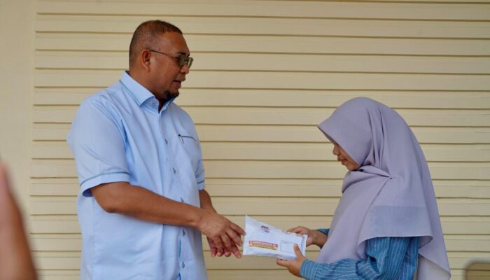 Andre Rosiade Bantu Gadis Pasaman Rp25 Juta Wujudkan Mimpi Kuliah di Al-Azhar Mesir