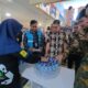 Jajaran pimpinan PLN UID Sumbar melihat proses pembuatan sofa daur ulang Botik Mia. (dok. istimewa)