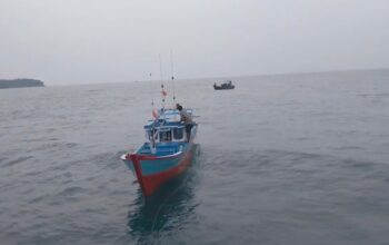 Sempat Terjebak di Laut, Dua Nelayan Pessel Berhasil Diselamatkan Basarnas