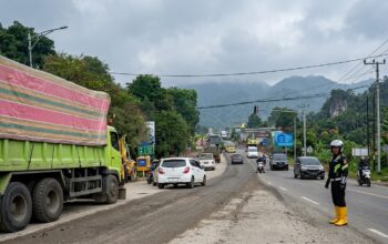 Kondisi di kawasan Pintu Air jalur lingkar Kayu Aro. (gambar dipertajam menggunakan Gemini)
