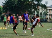 Latihan pemain Semen Padang FC jelang lawan PSIS. (dok. istimewa)