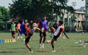 Latihan pemain Semen Padang FC jelang lawan PSIS. (dok. istimewa)