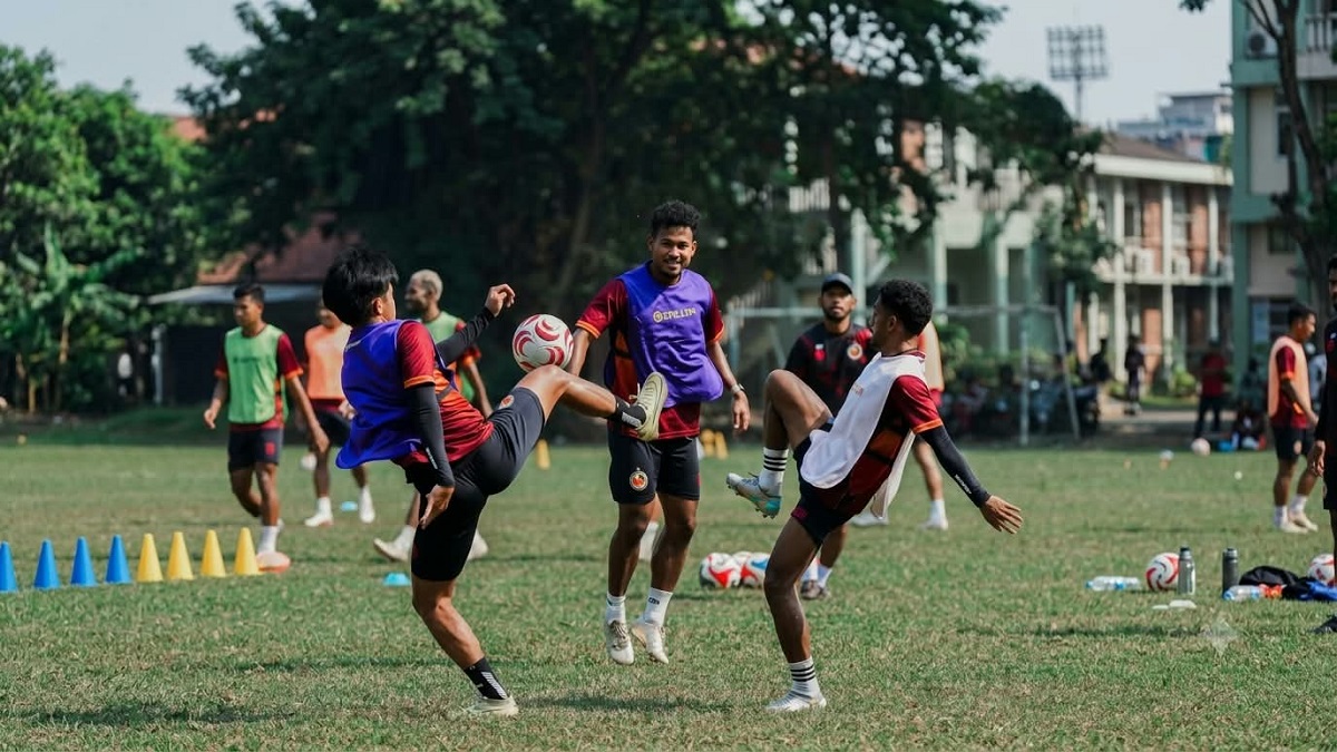 Latihan pemain Semen Padang FC jelang lawan PSIS. (dok. istimewa)