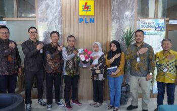 Sambut Hari Pelanggan Nasional, PLN UID Sumbar Turun Langsung Dengarkan dan Layani Pelanggan