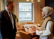 Menteri Komunikasi dan Digital Meutya Hafid saat bertemu Vice President (VP) & Head of Global Public Policy Meta Kevin J. Martin serta VP & Global Head of Safety Meta Antigone Davis di New York, Amerika Serikat, Rabu (23/9/2026) menegaskan seluruh platform digital global yang beroperasi di Indonesia wajib tunduk pada regulasi nasional, yaitu Peraturan Pemerintah Nomor 17 Tahun 2025 tentang Tata Kelola Penyelenggaraan Sistem Elektronik dalam Pelindungan Anak (PP TUNAS). (Foto: Istimewa/Kemkomdigi)