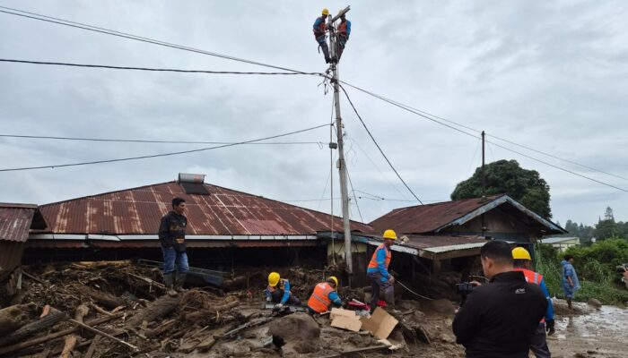 Gerak Cepat PLN UP3 Solok, Upayakan Listrik Kembali Pascagalodo