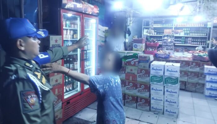 Dua Personel Satpol PP Padang Luka, Penertiban Warung Minol di Simpang Haru Memanas