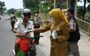 Pemko Padang Bagikan Masker Gratis Tanggapi Dampak Kabut Asap