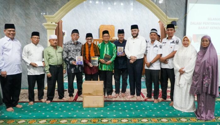 Gebu Minang Jabar Salurkan 369 Al-Qur’an, Dukung Smart Surau di Kota Padang