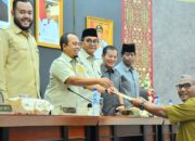 Penyerahan tiga Ranperda dari Pemko Padang ke DPRD Padang. (dok. istimewa)
