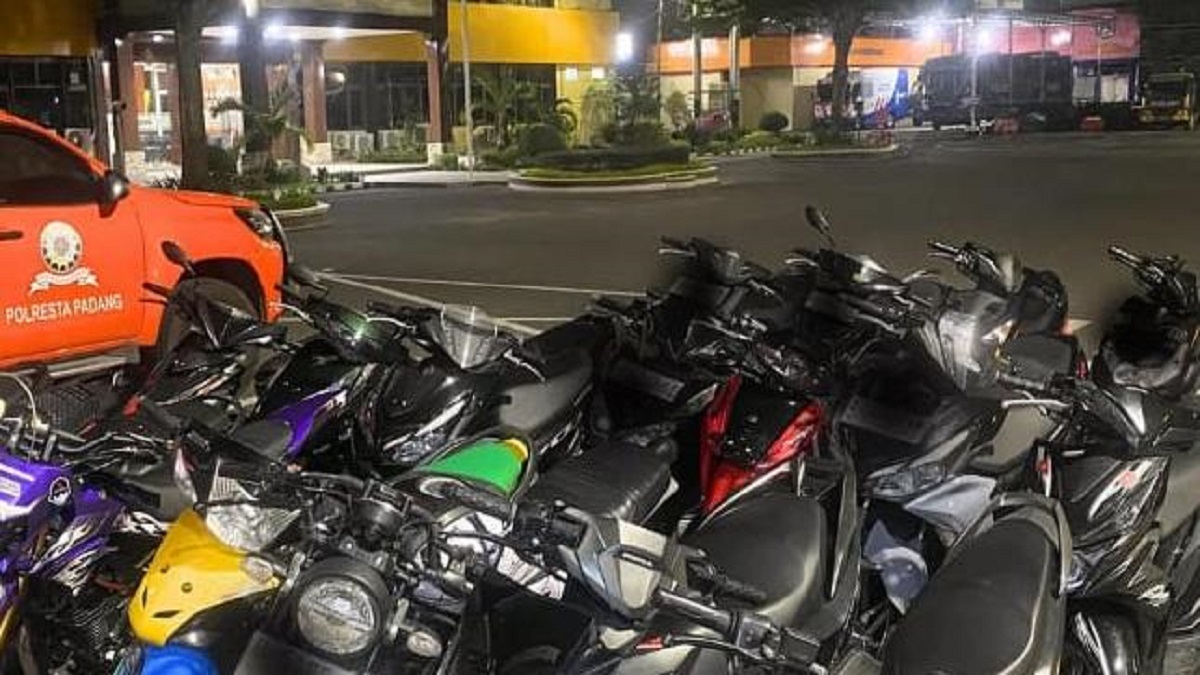 Polresta Padang amankan puluhan sepeda motor yang menggunakan knalpot brong, (dok. istimewa)