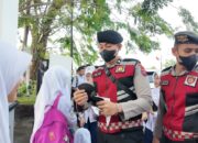 Antisipasi Dampak Kabut Asap Karhutla, Polresta Padang Bagikan Masker ke Pelajar dan Pengendara
